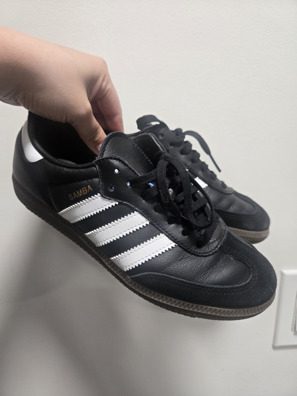 Adidas Samba OG in Core Black / Cloud White / Gum size 4Y / 6W